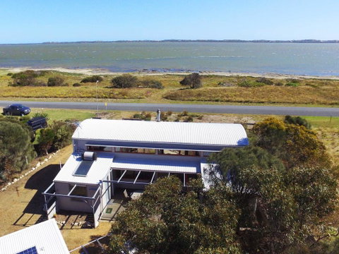 Coorong Aurora - Breathtaking Waterfront Escape - Accommodation Redcliffe 1