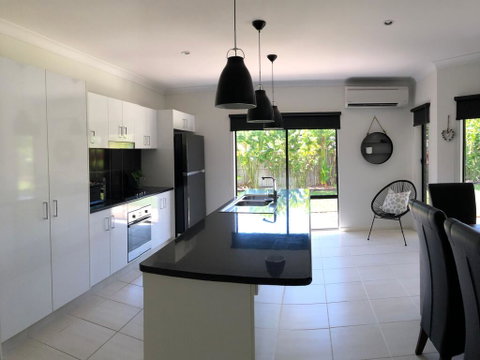 Cooya Beach - Ultimate Tropical Getaway - Accommodation Redcliffe 3