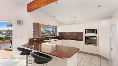 Coral Sands 3 - Pebbly Beach - Accommodation Redcliffe 3