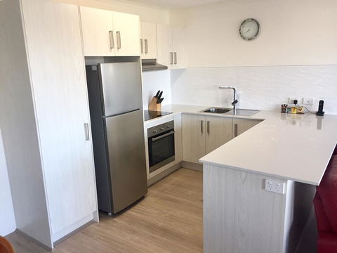 Coral Sea Apartments - Accommodation Redcliffe 3
