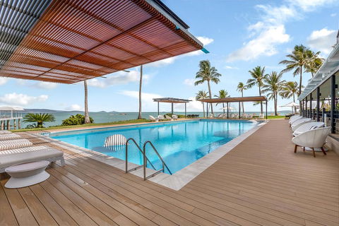 Coral Sea Marina Resort - Accommodation Redcliffe 2