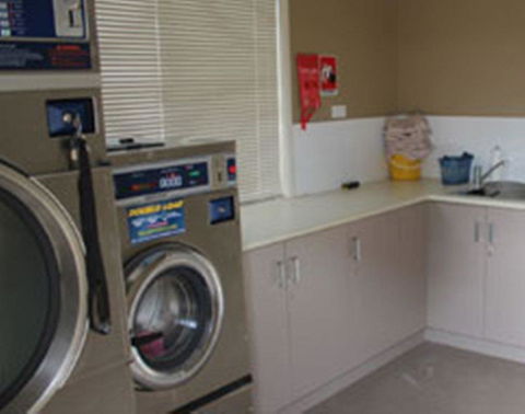 Cosmos Country Motor Inn - Accommodation Redcliffe 1