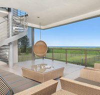 Costa del Sol - WiFi and Austar - Accommodation Redcliffe