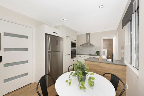 Cosy 2 Bedroom Home - Accommodation Redcliffe 0