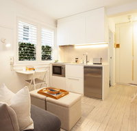 Cosy Flat in Art Deco Building Minutes From City - Accommodation Redcliffe