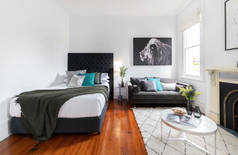 Cosy Nook In Inner-city Victorian Mansion - Accommodation Redcliffe 0