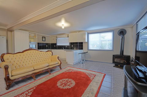 Cottage In The Country - Accommodation Redcliffe 0
