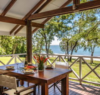 Cottonwood - Private Beachfront - Accommodation Redcliffe