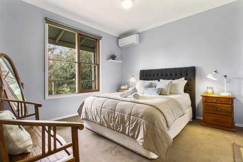 Country House Retreat - Accommodation Redcliffe 2