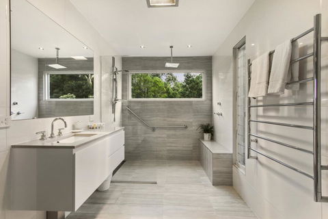 Country House Retreat - Accommodation Redcliffe 3