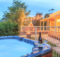 Country House Retreat - Accommodation Redcliffe
