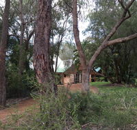 Country Retreat on 1 acre with pool hot tub surrounded by trees - Accommodation Redcliffe