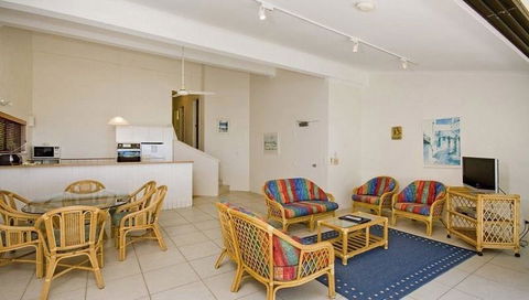 Cove Point 5 - Accommodation Redcliffe 3