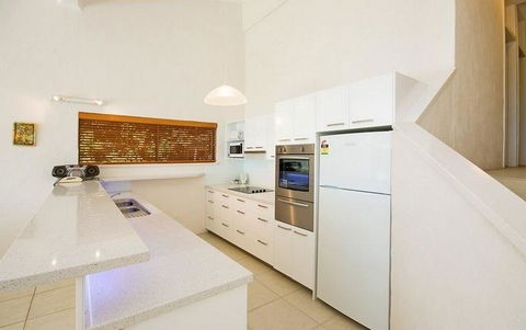Cove Point 5 - Accommodation Redcliffe 2