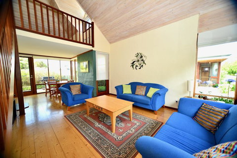 Cowrie Chalet - Accommodation Redcliffe 2