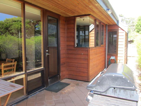 Cowrie Chalet - Accommodation Redcliffe 1