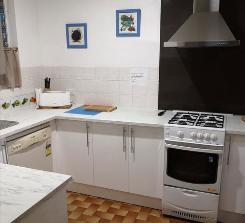 Cozy Inn - Accommodation Redcliffe 1