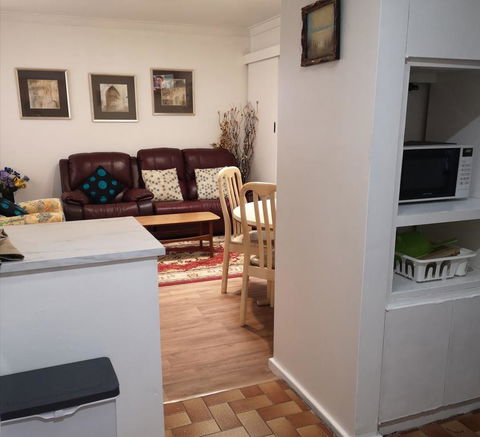 Cozy Inn - Accommodation Redcliffe 0