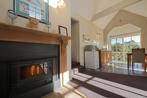 Crabtree Riverfront Cottages - Accommodation Redcliffe 1
