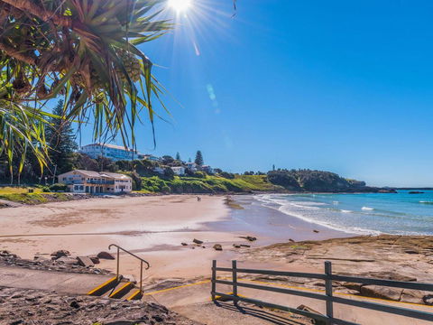 Craigmore On The Beach Unit 13 - Views Views - Accommodation Redcliffe 2