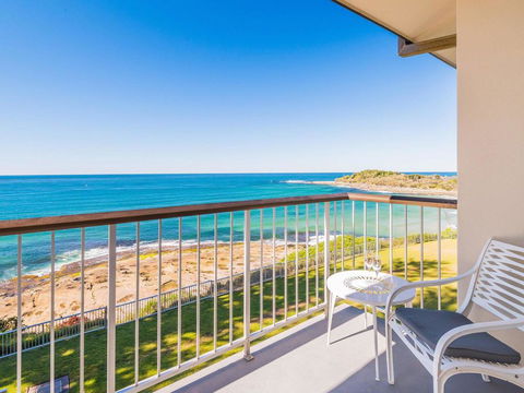 Craigmore On The Beach Unit 13 - Views Views - Accommodation Redcliffe 0