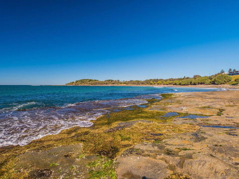 Craigmore On The Beach Unit 13 - Views Views - Accommodation Redcliffe 1