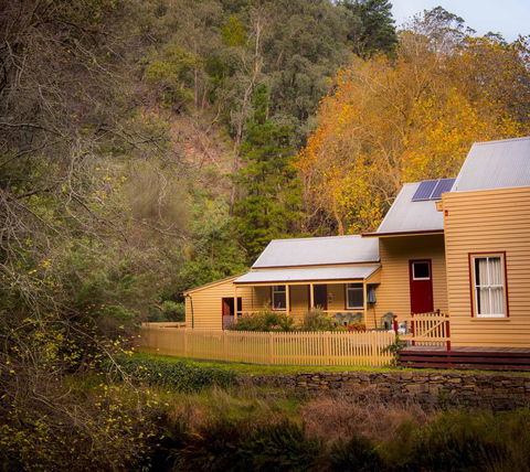 Creek Cottage - Accommodation Redcliffe 2