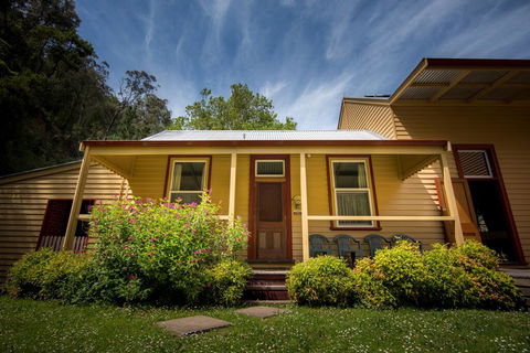 Creek Cottage - Accommodation Redcliffe 0