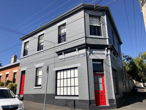 Cromwell Apartment - 3 Red Doors Battery Point - Accommodation Redcliffe 0
