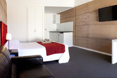 Crossroads Ecomotel - Accommodation Redcliffe 1