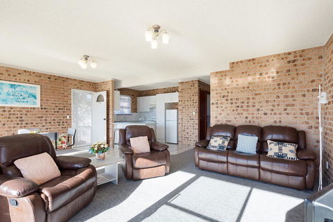 Crystal Waters Unit 2 - Accommodation Redcliffe 3