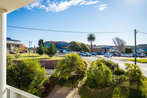 Crystal Waters Unit 2 - Accommodation Redcliffe 1