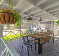 Curls and Buoys - Pet friendly - Stone throw to river - Accommodation Redcliffe