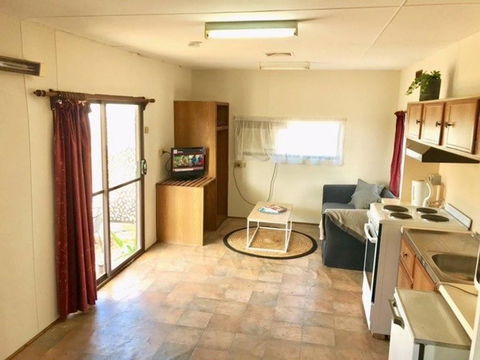 Cute Private Studio Flat With AIRCON! - Accommodation Redcliffe 2