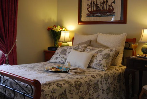 Cutmore Cottages - Highclaire House - Accommodation Redcliffe 2