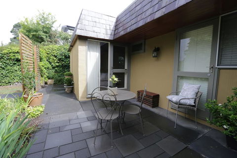 Cygnet, Studio On Sturt - Accommodation Redcliffe 1