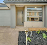 Daisy Villa - close to Mel Airport  Hume Highway -Comfort - Accommodation Redcliffe
