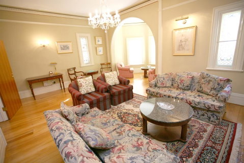 Darcy's Hotel - Accommodation Redcliffe 2