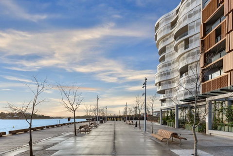 Darling Harbour Waterview Luxury Apartment - Accommodation Redcliffe 3