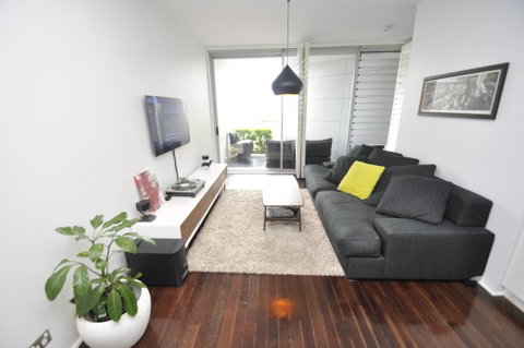 Darlinghurst Self-Contained Modern One-Bedroom Apartment (313 BUR) - Accommodation Redcliffe 3