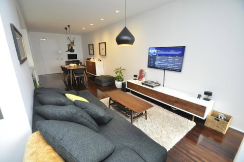 Darlinghurst Self-Contained Modern One-Bedroom Apartment (313 BUR) - Accommodation Redcliffe 2