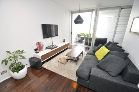 Darlinghurst Self-Contained Modern One-Bedroom Apartment (313 BUR) - Accommodation Redcliffe 0