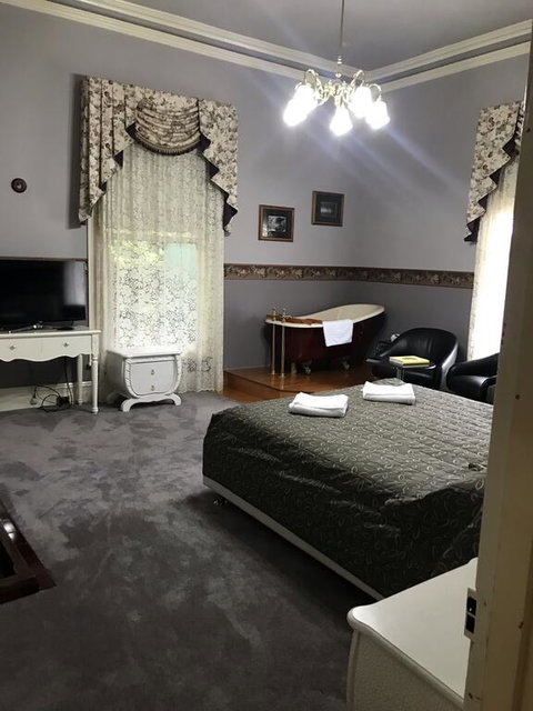 Daylesford Central Motor Inn - Accommodation Redcliffe 3