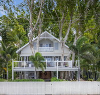 Decked Out By The Sea - Accommodation Redcliffe