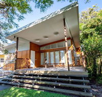 Decked out for a Fantastic Holiday - Winnett St Woorim Upstairs only - Accommodation Redcliffe