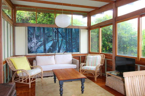 Delicate Nobby Artist Studio, 898 Point Plomer Road - Accommodation Redcliffe 2