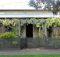 Delightful Cottage - Accommodation Redcliffe