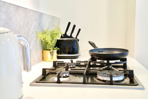 Deluxe Brighton Home In Bayside - Accommodation Redcliffe 2