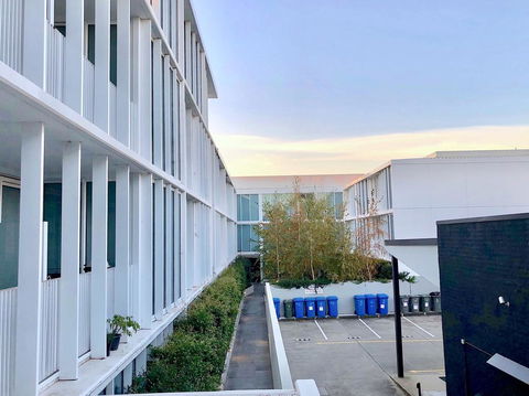 Deluxe Brighton Home In Bayside - Accommodation Redcliffe 3