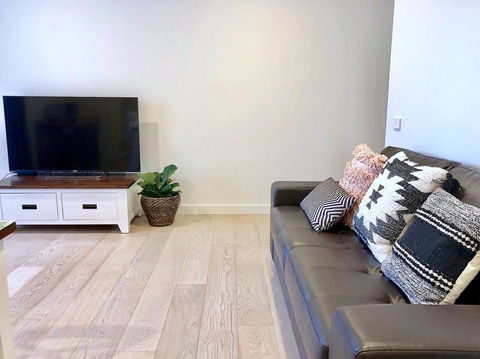 Deluxe Brighton Home In Bayside - Accommodation Redcliffe 1